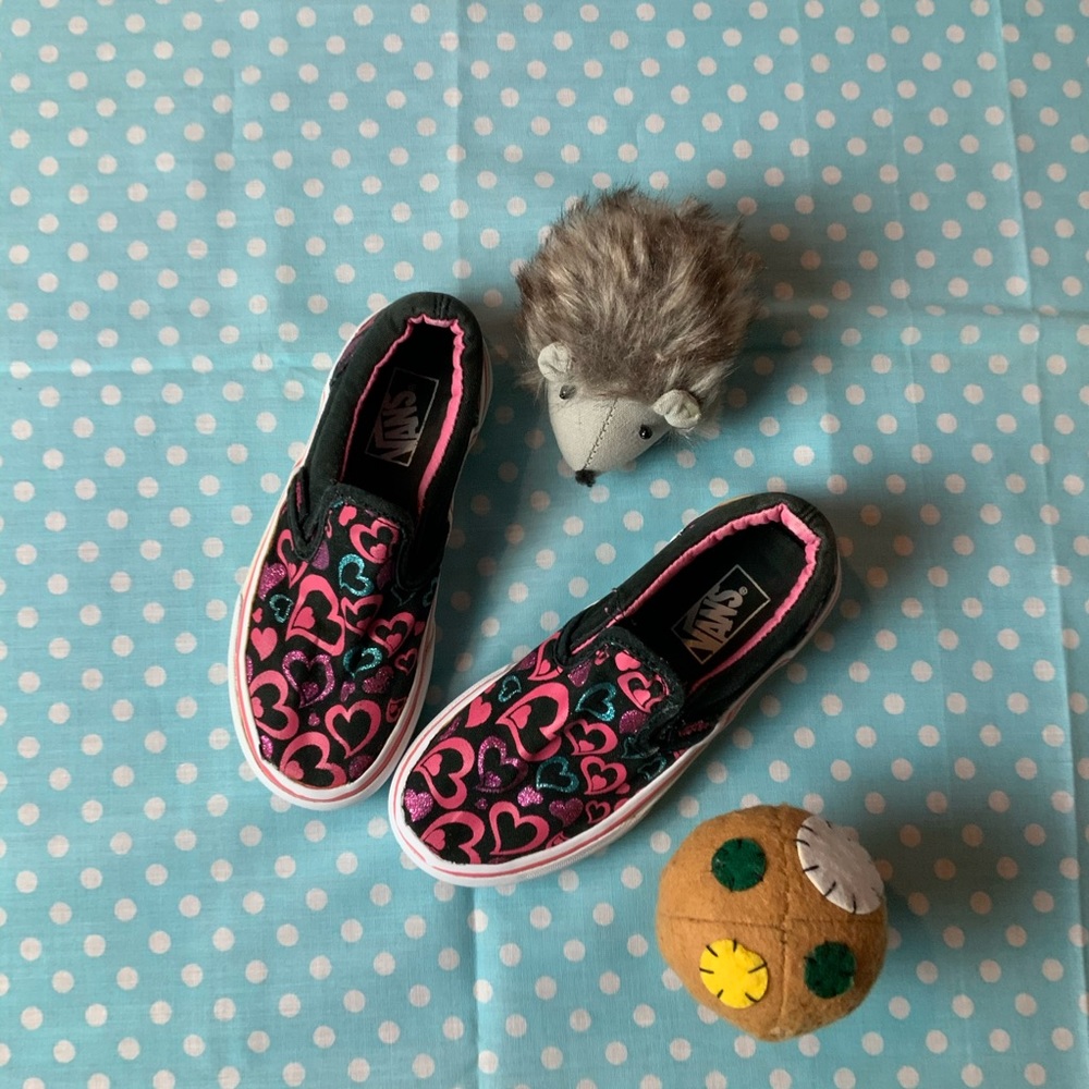 Kids heart shape slip on vans.